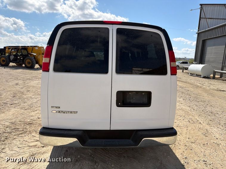 image for item FN3813 2011 Chevrolet Express 3500 van