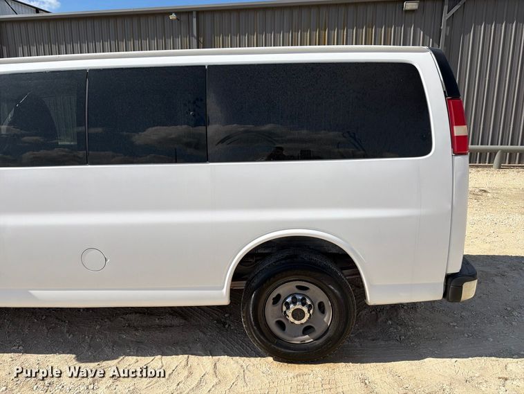 image for item FN3813 2011 Chevrolet Express 3500 van