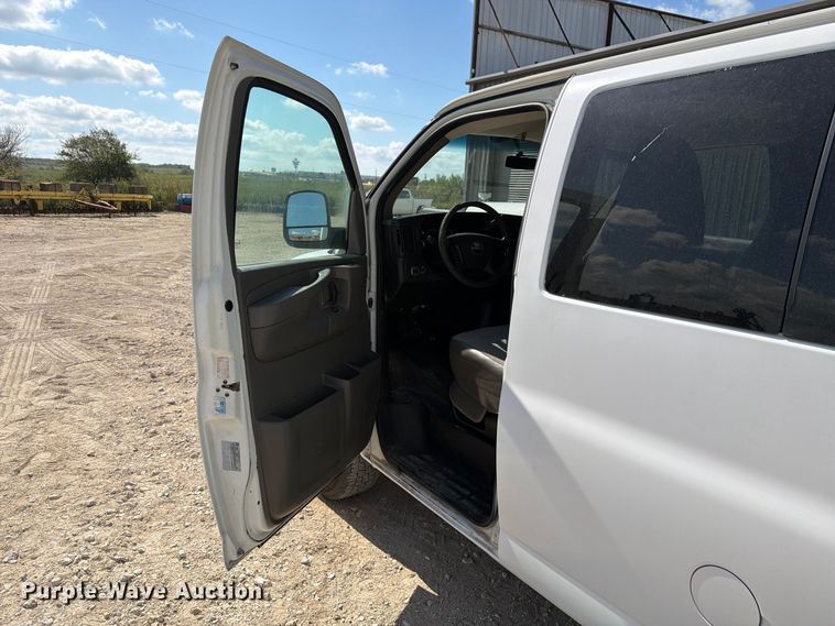 image for item FN3813 2011 Chevrolet Express 3500 van