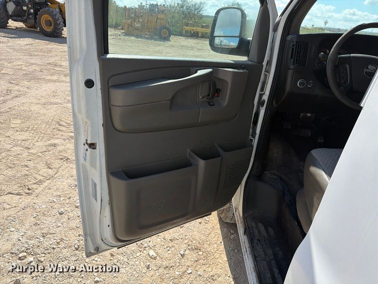image for item FN3813 2011 Chevrolet Express 3500 van