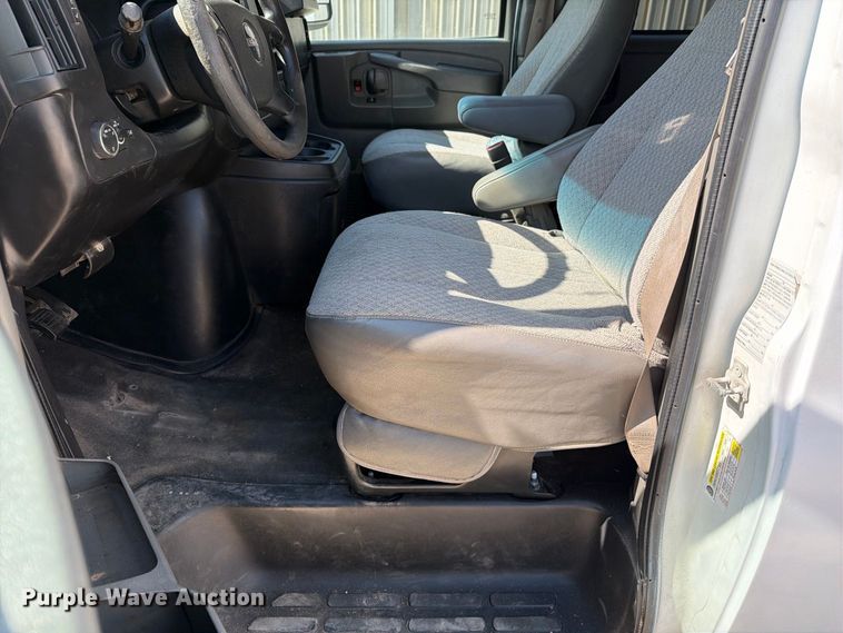 image for item FN3813 2011 Chevrolet Express 3500 van