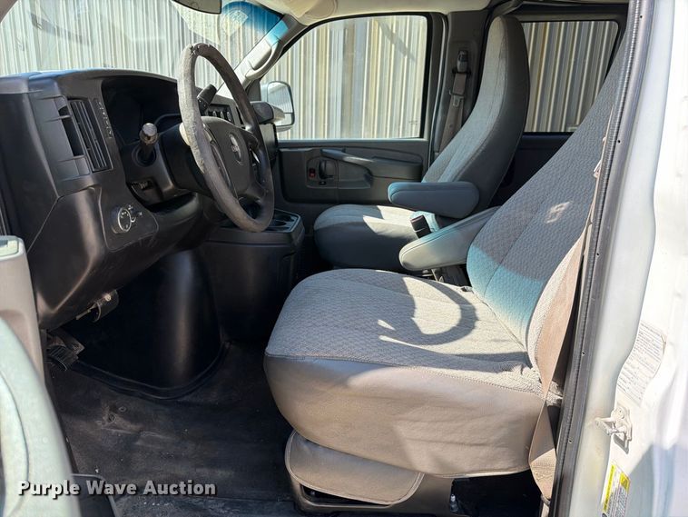 image for item FN3813 2011 Chevrolet Express 3500 van