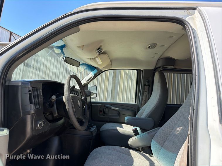 image for item FN3813 2011 Chevrolet Express 3500 van
