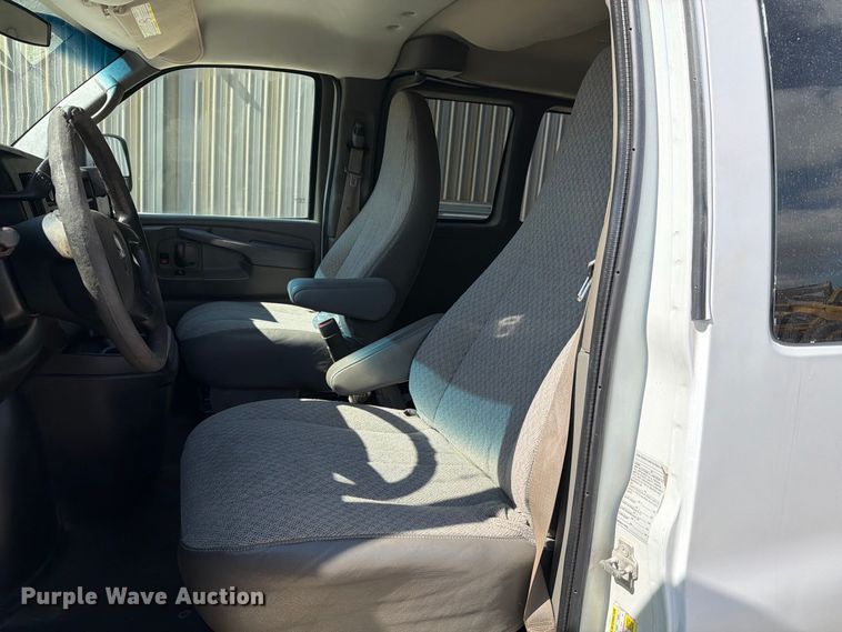 image for item FN3813 2011 Chevrolet Express 3500 van