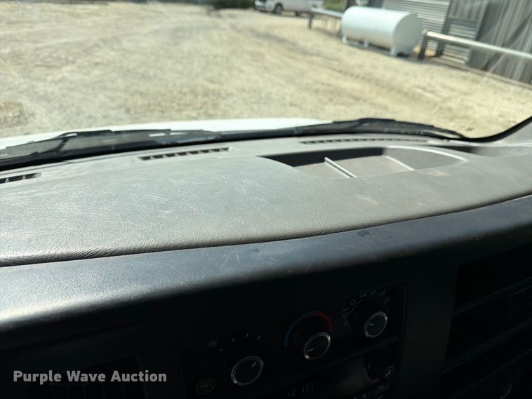 image for item FN3813 2011 Chevrolet Express 3500 van