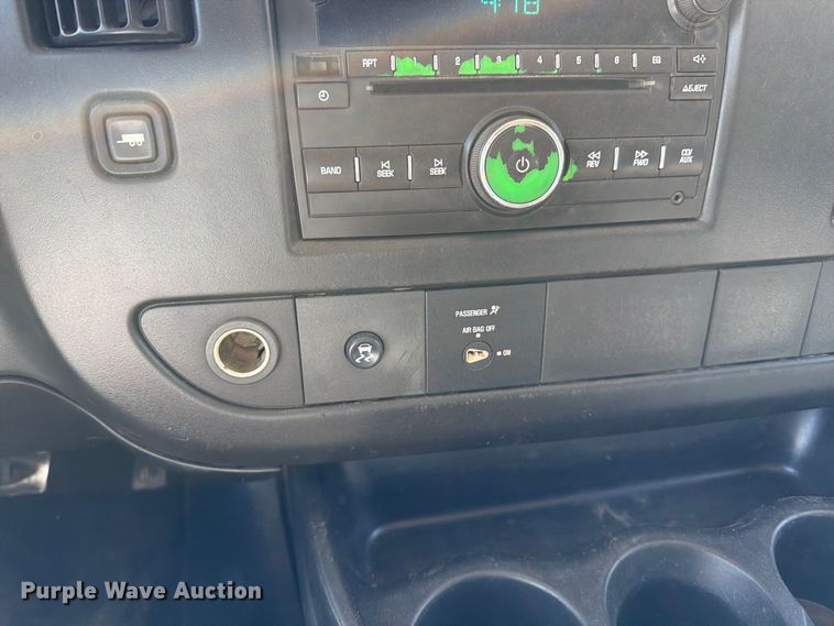image for item FN3813 2011 Chevrolet Express 3500 van