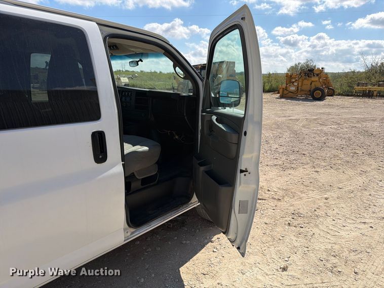 image for item FN3813 2011 Chevrolet Express 3500 van