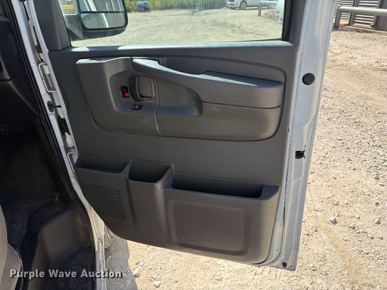 image for item FN3813 2011 Chevrolet Express 3500 van