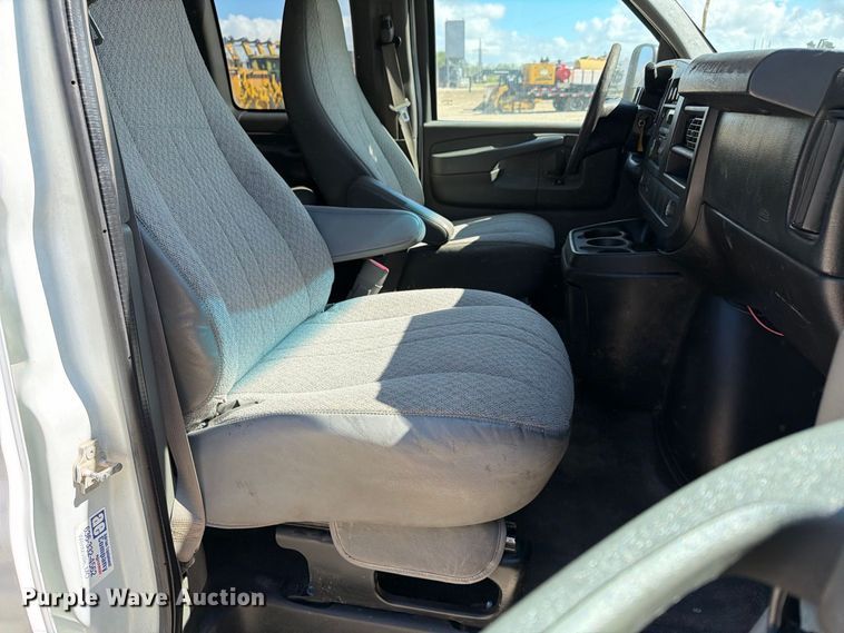 image for item FN3813 2011 Chevrolet Express 3500 van