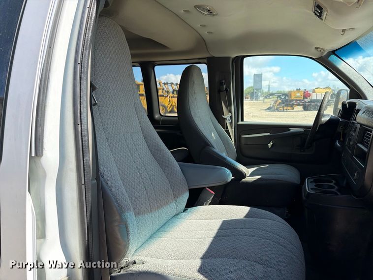 image for item FN3813 2011 Chevrolet Express 3500 van
