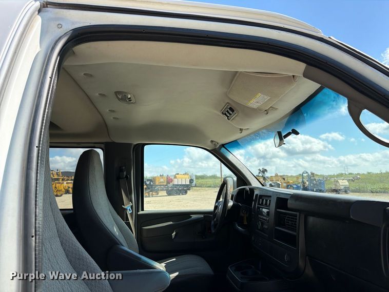 image for item FN3813 2011 Chevrolet Express 3500 van