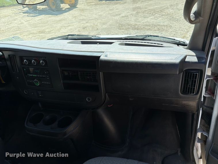 image for item FN3813 2011 Chevrolet Express 3500 van