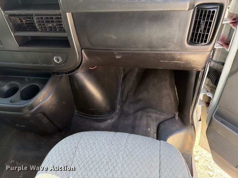 image for item FN3813 2011 Chevrolet Express 3500 van