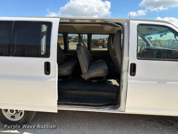 image for item FN3813 2011 Chevrolet Express 3500 van