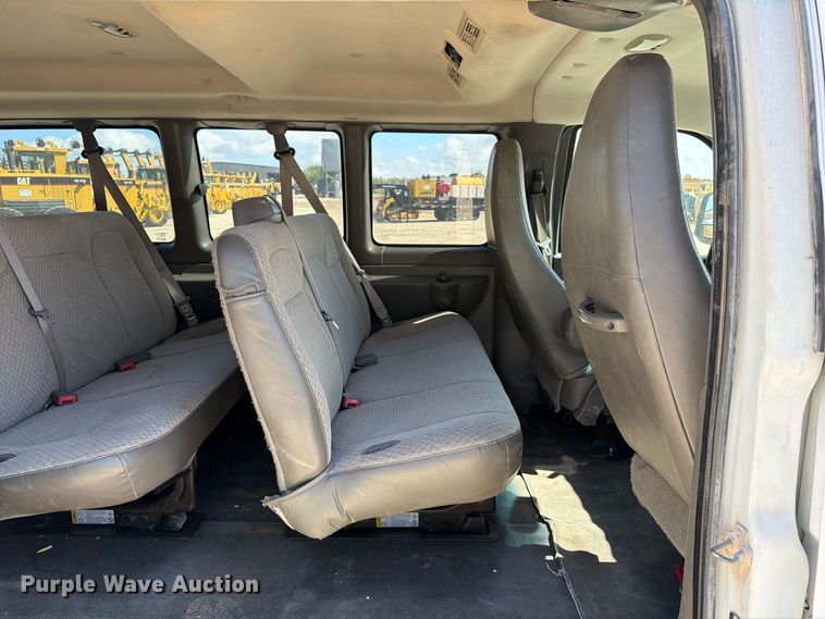 image for item FN3813 2011 Chevrolet Express 3500 van