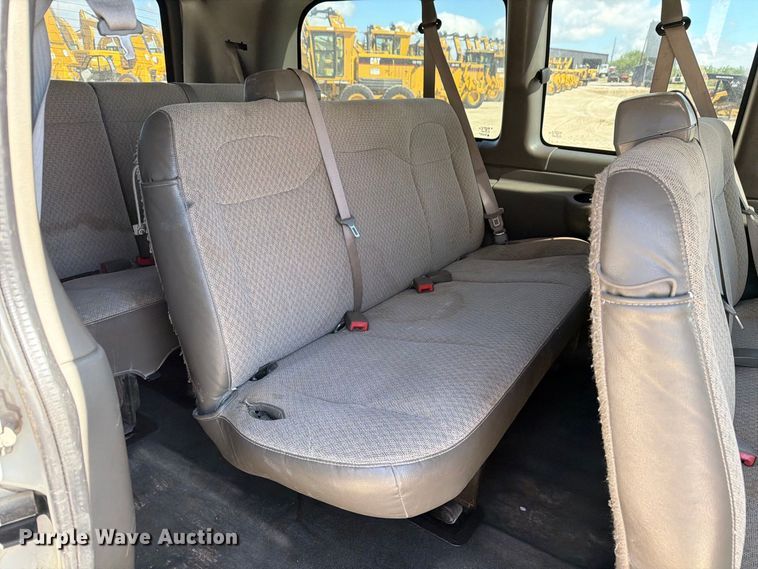 image for item FN3813 2011 Chevrolet Express 3500 van