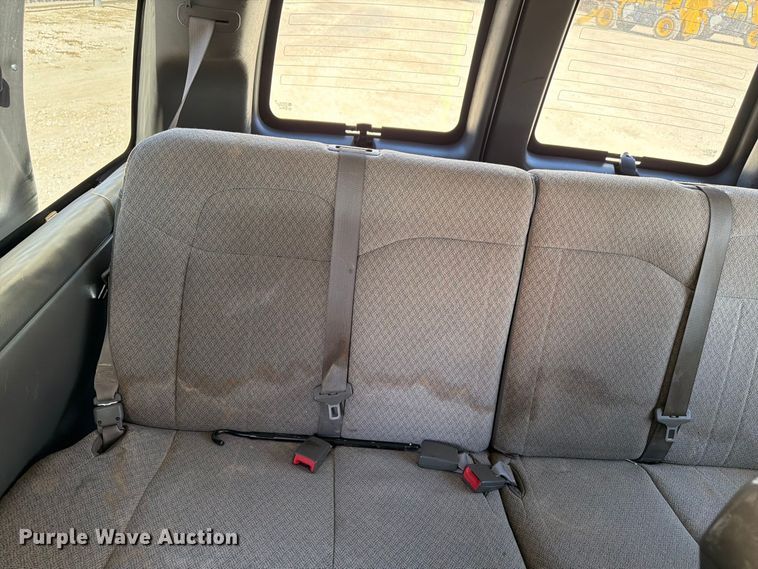 image for item FN3813 2011 Chevrolet Express 3500 van