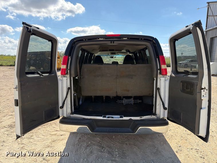 image for item FN3813 2011 Chevrolet Express 3500 van