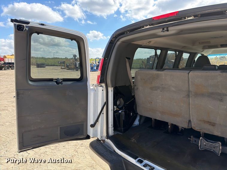 image for item FN3813 2011 Chevrolet Express 3500 van