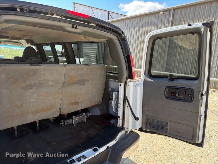 image for item FN3813 2011 Chevrolet Express 3500 van