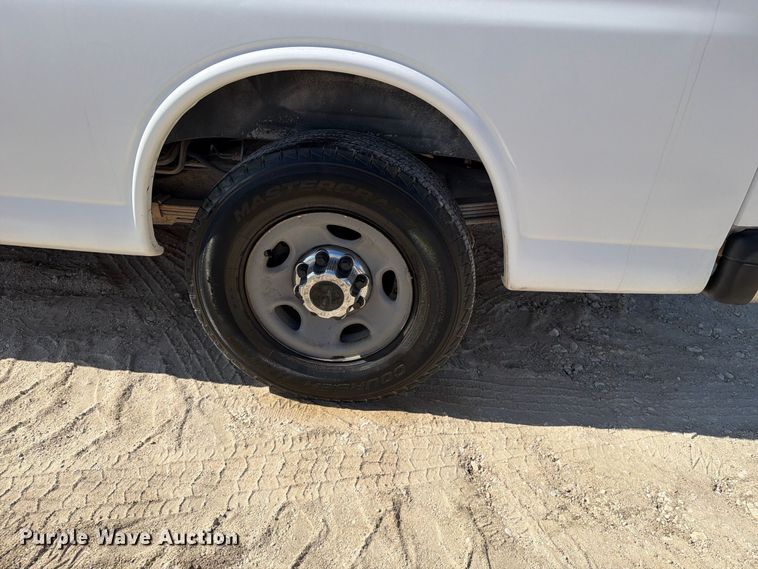 image for item FN3813 2011 Chevrolet Express 3500 van
