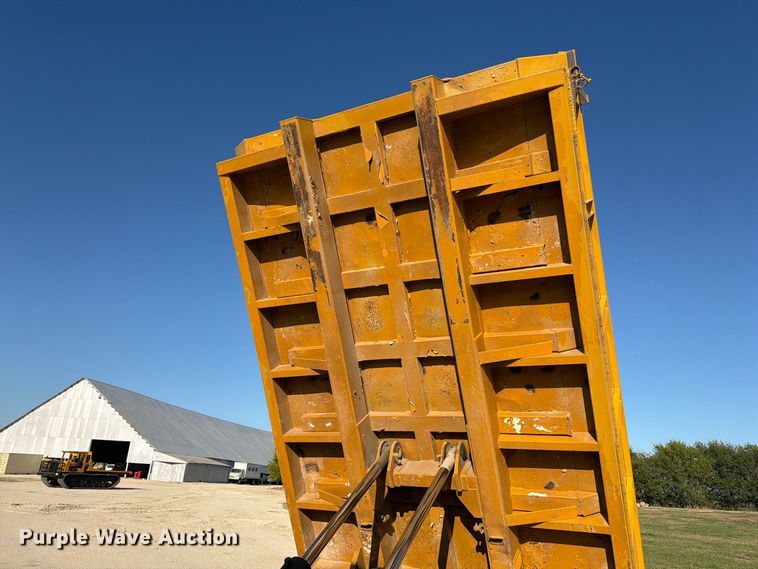 image for item FN3815 2015 Morooka MST2200VD track carrier
