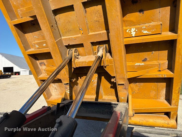 image for item FN3815 2015 Morooka MST2200VD track carrier