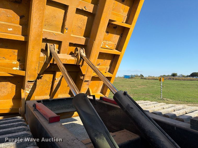 image for item FN3815 2015 Morooka MST2200VD track carrier