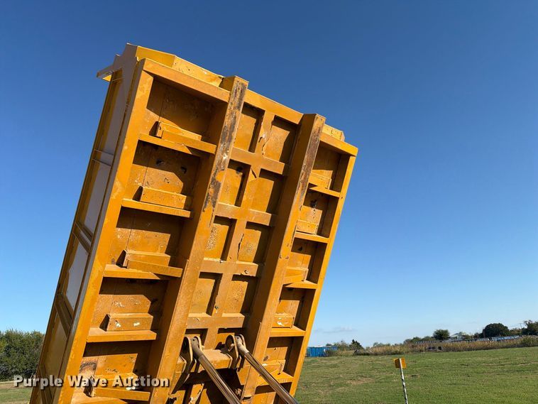 image for item FN3815 2015 Morooka MST2200VD track carrier
