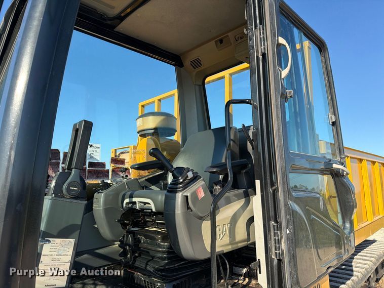 image for item FN3815 2015 Morooka MST2200VD track carrier
