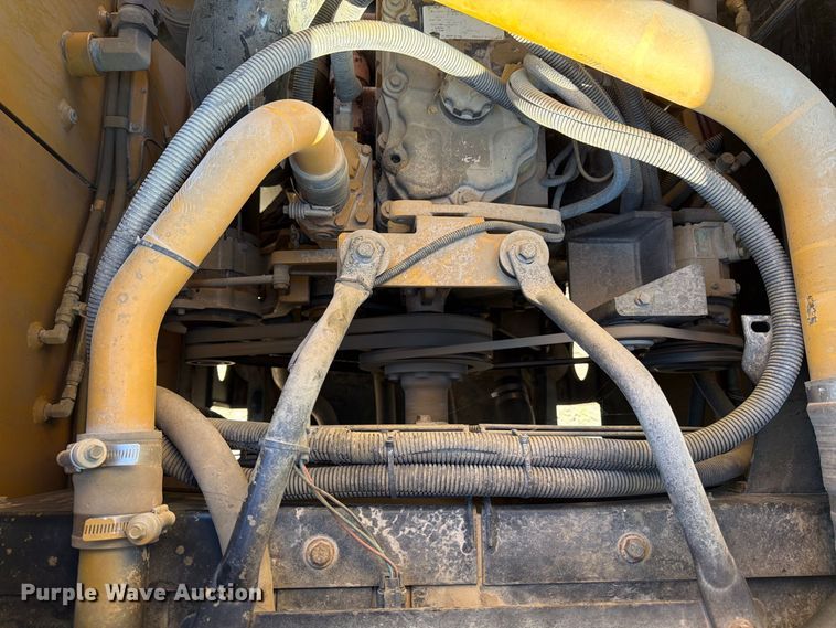 image for item FN3815 2015 Morooka MST2200VD track carrier