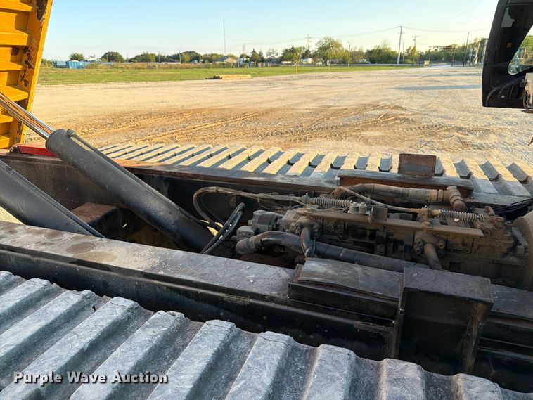 image for item FN3816 2012 Morooka MST2200VD track carrier