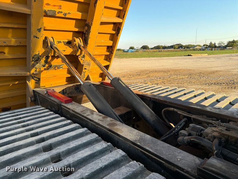 image for item FN3816 2012 Morooka MST2200VD track carrier