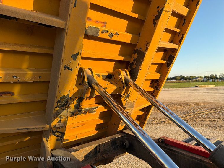 image for item FN3816 2012 Morooka MST2200VD track carrier