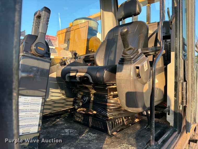 image for item FN3816 2012 Morooka MST2200VD track carrier