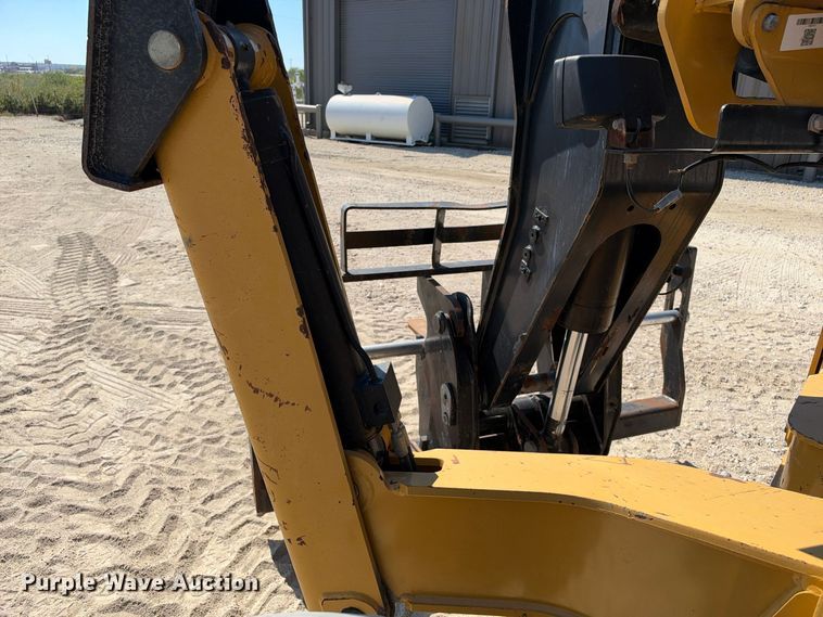 image for item FN3820 2013 Caterpillar TL1055C telehandler