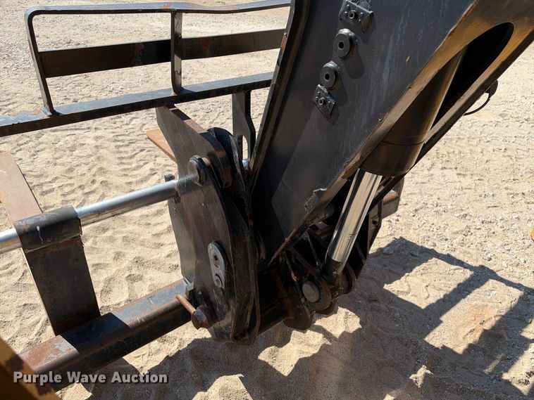 image for item FN3820 2013 Caterpillar TL1055C telehandler