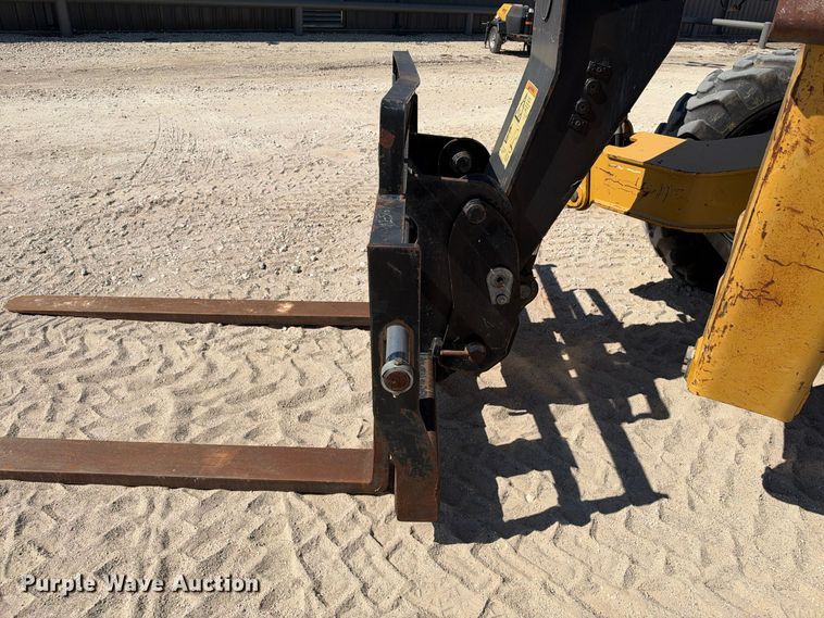 image for item FN3820 2013 Caterpillar TL1055C telehandler
