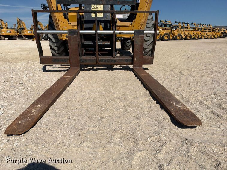 image for item FN3820 2013 Caterpillar TL1055C telehandler