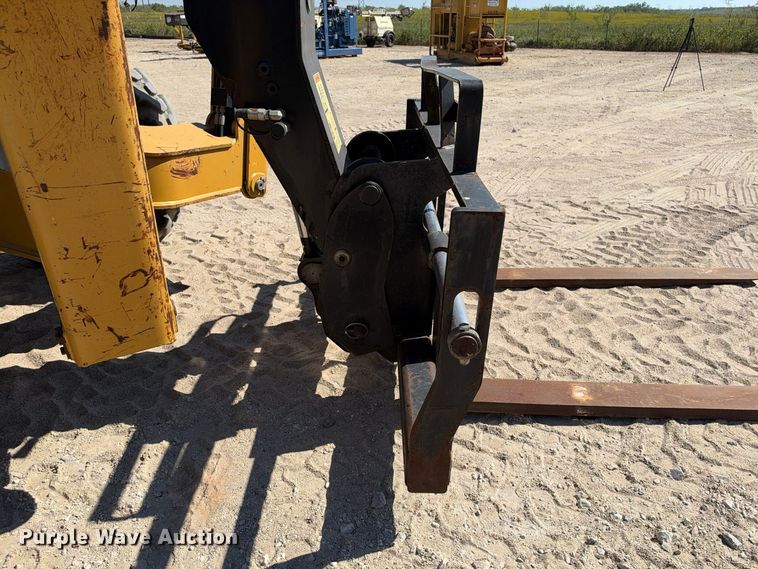 image for item FN3820 2013 Caterpillar TL1055C telehandler