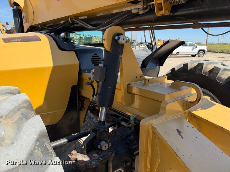 image for item FN3820 2013 Caterpillar TL1055C telehandler