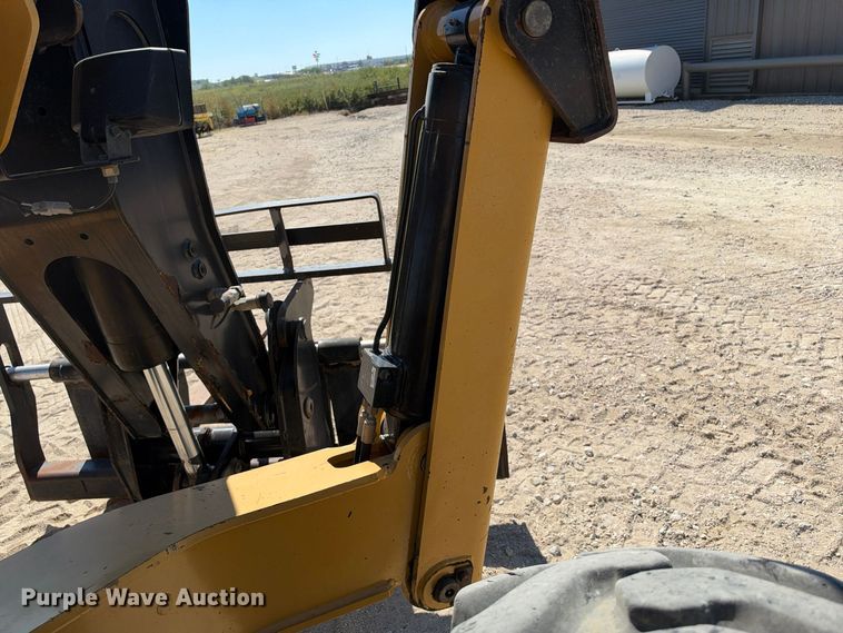 image for item FN3820 2013 Caterpillar TL1055C telehandler