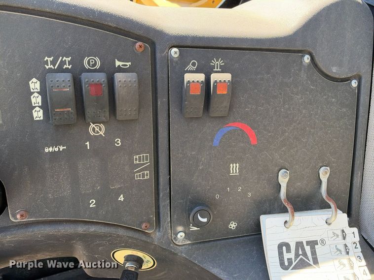 image for item FN3820 2013 Caterpillar TL1055C telehandler