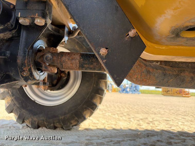 image for item FN3820 2013 Caterpillar TL1055C telehandler