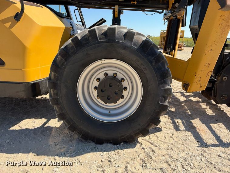 image for item FN3820 2013 Caterpillar TL1055C telehandler
