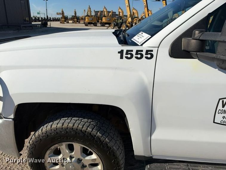 image for item FN3824 2015 Chevrolet Silverado 2500HD 4X4 Crew Cab utility bed pickup truck