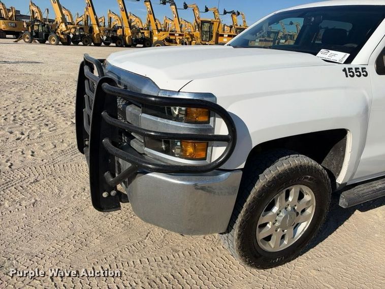 image for item FN3824 2015 Chevrolet Silverado 2500HD 4X4 Crew Cab utility bed pickup truck