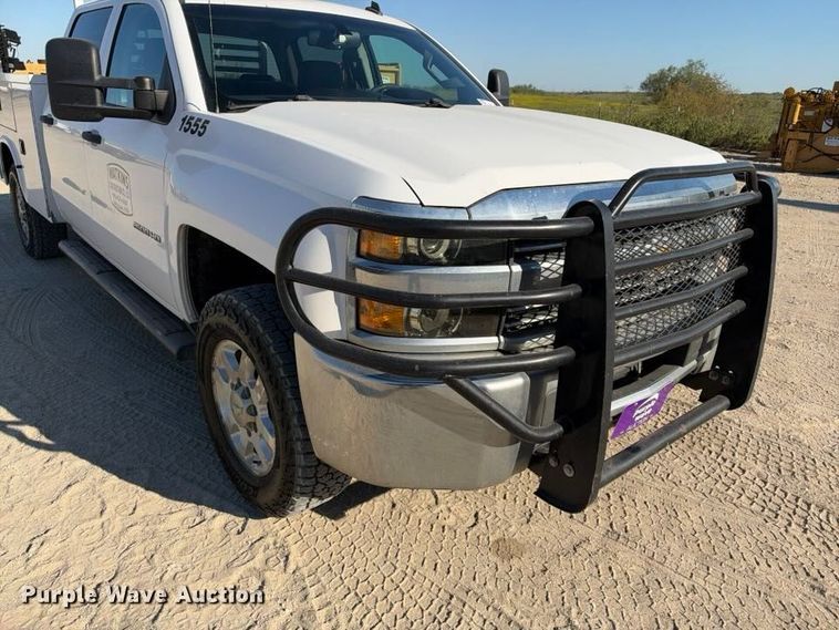 image for item FN3824 2015 Chevrolet Silverado 2500HD 4X4 Crew Cab utility bed pickup truck