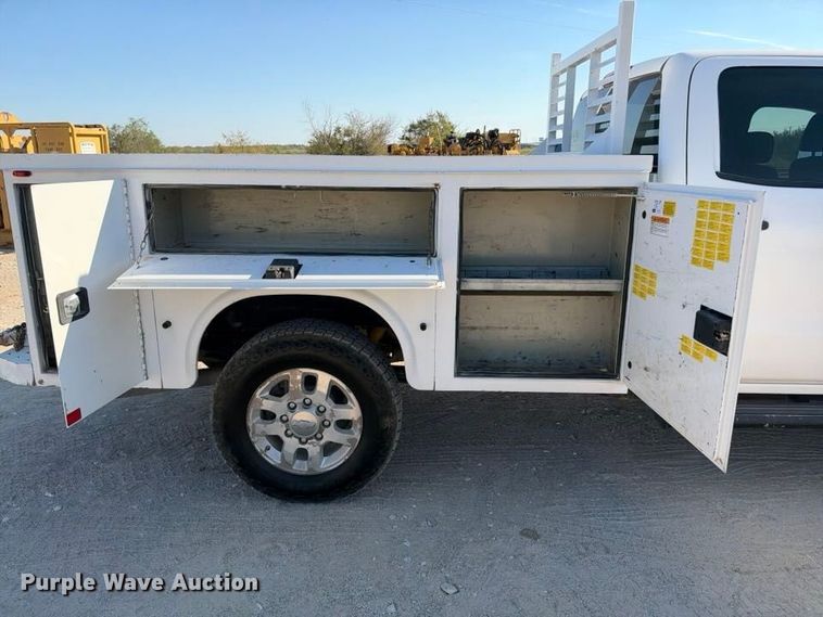 image for item FN3824 2015 Chevrolet Silverado 2500HD 4X4 Crew Cab utility bed pickup truck