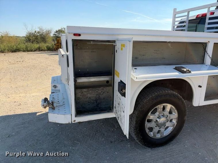 image for item FN3824 2015 Chevrolet Silverado 2500HD 4X4 Crew Cab utility bed pickup truck